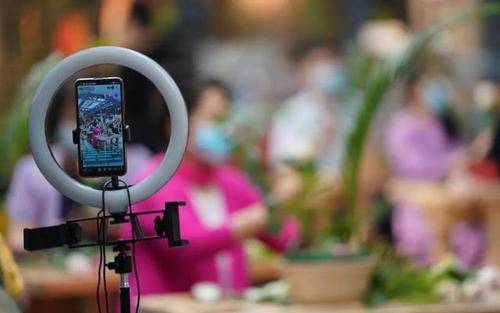 【ayx官方网站】
古玩直播、古玩直播营销、古玩直播带货的寄义(图4) 【ayx官方网站】
古玩直播、古玩直播营销、古玩直播带货的寄义(图4)