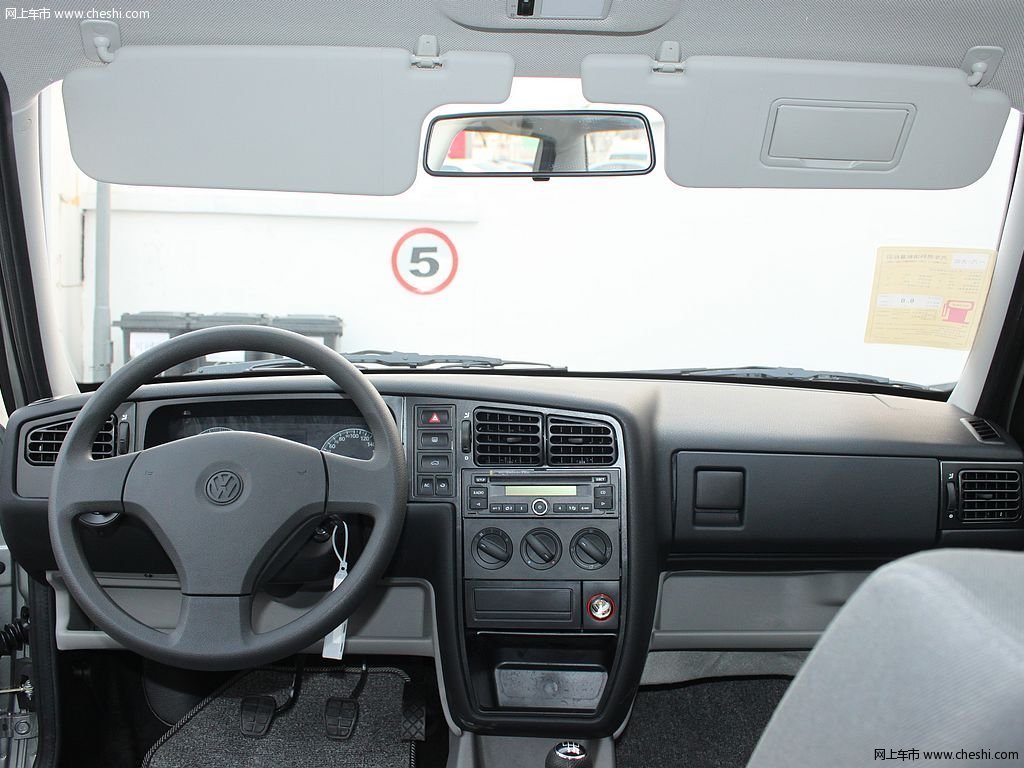 左湘到钟山县职校慰问学校优秀科技教育工作者“爱游戏(ayx)中国官方网站”(图1) ayx官网