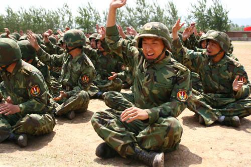 《哈利波特7(下)》曝新海报 哈利赫敏齐拍写真“爱游戏(ayx)中国官方网站”(图2) ayx官网