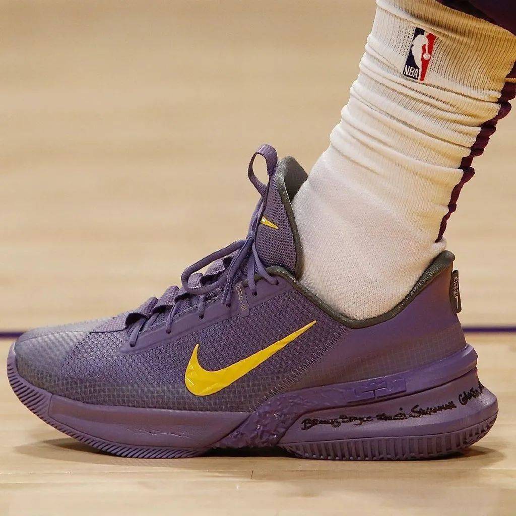 “曾经无人能及的耐克 回来了”-爱游戏(ayx)中国官方网站(图10)
“曾经无人能及的耐克 回来了”-爱游戏(ayx)中国官方网站(图10)