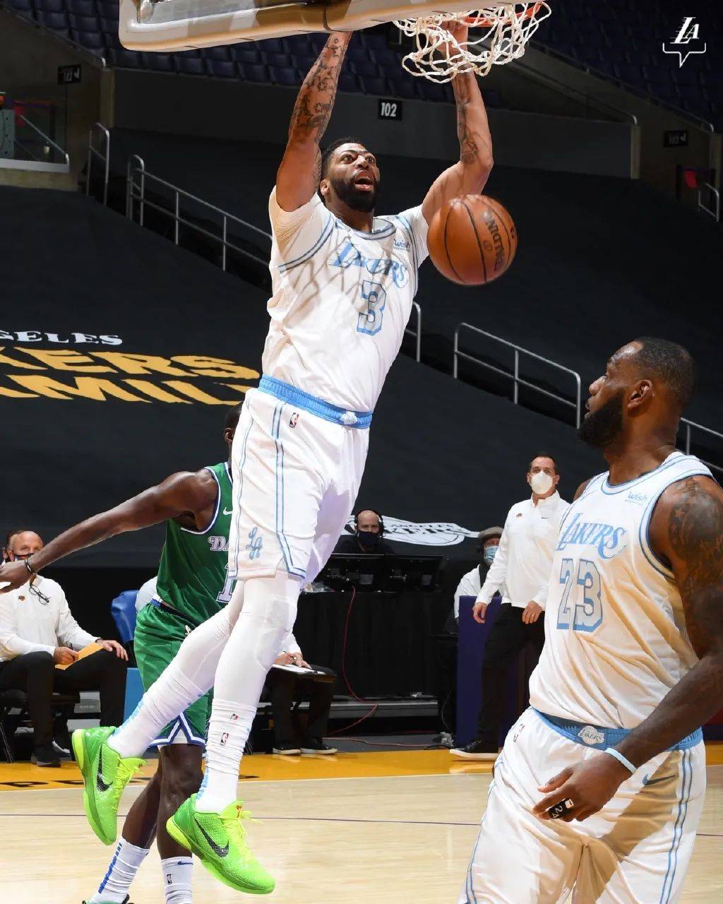 “曾经无人能及的耐克 回来了”-爱游戏(ayx)中国官方网站(图12)
“曾经无人能及的耐克 回来了”-爱游戏(ayx)中国官方网站(图12)