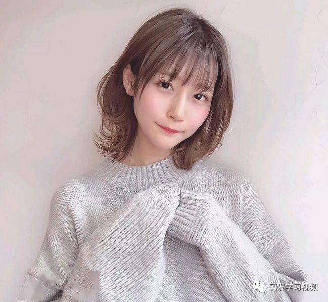 “ayx官方网站”
2020最新盛行“不长不短”发型(图31) “ayx官方网站”
2020最新盛行“不长不短”发型(图31)