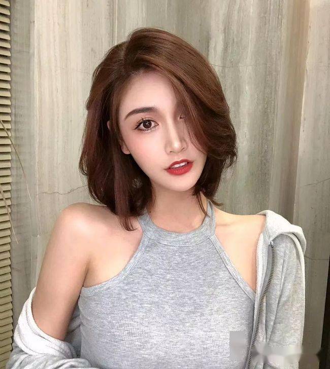 “ayx官方网站”
2020最新盛行“不长不短”发型(图39) “ayx官方网站”
2020最新盛行“不长不短”发型(图39)