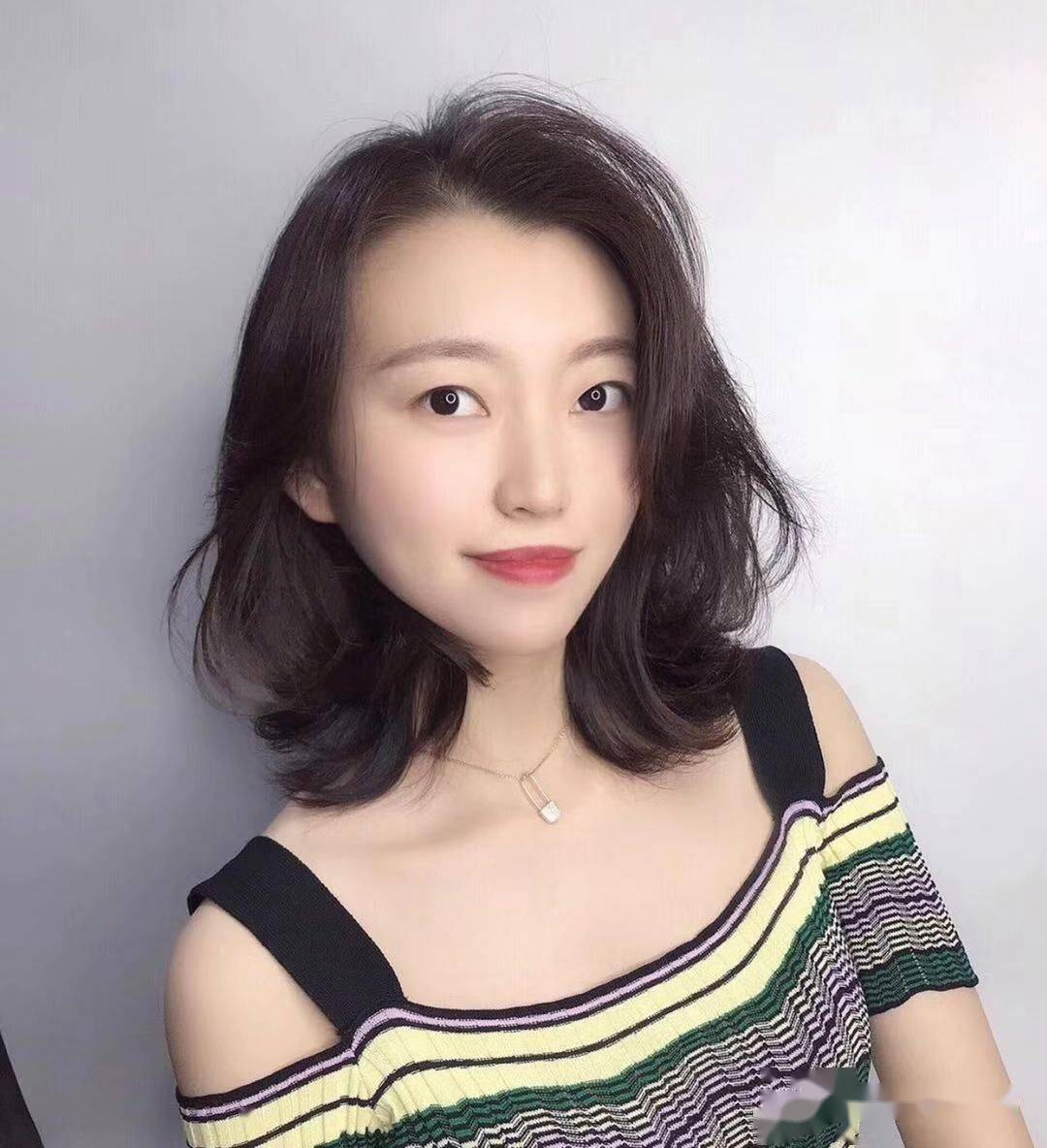 “ayx官方网站”
2020最新盛行“不长不短”发型(图48) “ayx官方网站”
2020最新盛行“不长不短”发型(图48)