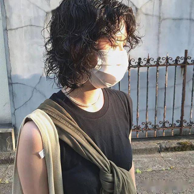 2020年烫发必收:日系烫发气势派头提案:ayx官方网站(图10)
2020年烫发必收:日系烫发气势派头提案:ayx官方网站(图10)