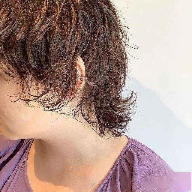 2020年烫发必收:日系烫发气势派头提案:ayx官方网站(图15)
2020年烫发必收:日系烫发气势派头提案:ayx官方网站(图15)