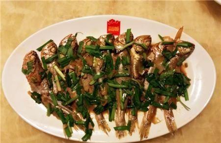 “ayx官方网站”
深耕市场做“足”功夫 巨细姐实力演绎国产大码女鞋品牌新魅力!(图1) 爱游戏(ayx)中国官方网站