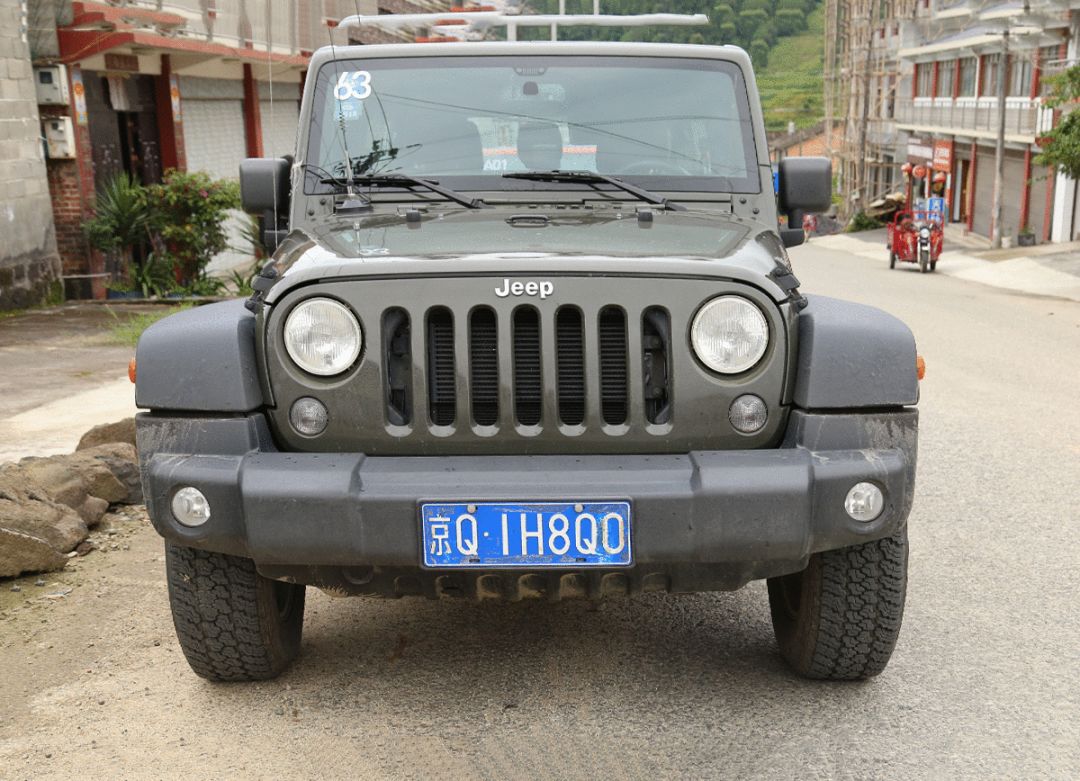 第89届奥斯卡26日颁奖 吉米-坎摩尔手握小金人-ayx官网(图2) 爱游戏(ayx)中国官方网站