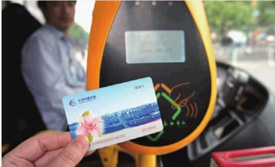 长款羽绒服配什么裤子和鞋子悦目-ayx官网(图4) ayx官网