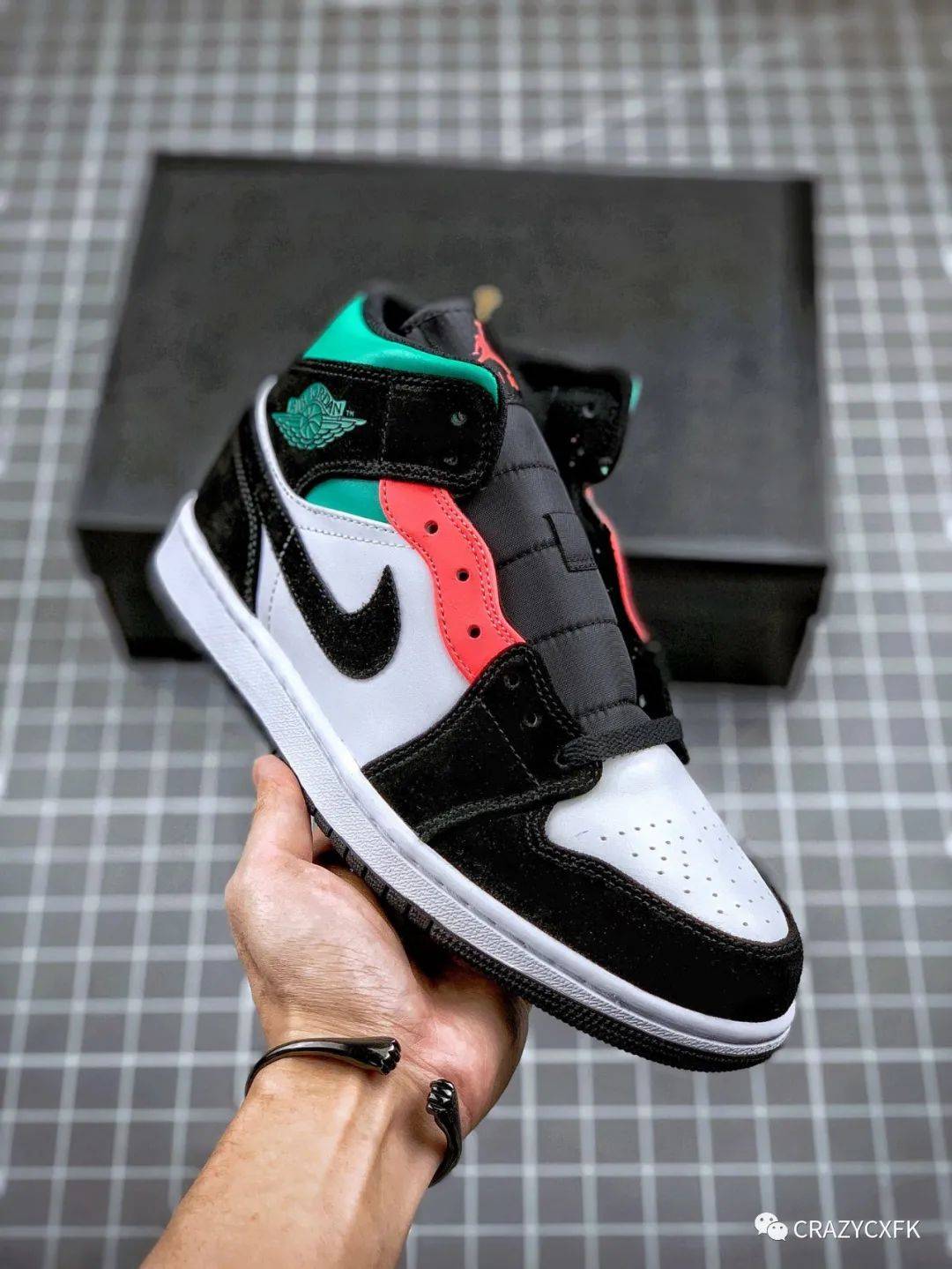 
乔丹 Air Jordan 1 Mid South Beach 南海岸中帮篮球鞋-ayx官方网站(图2)