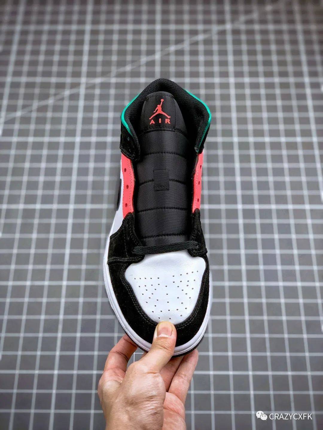 
乔丹 Air Jordan 1 Mid South Beach 南海岸中帮篮球鞋-ayx官方网站(图4)