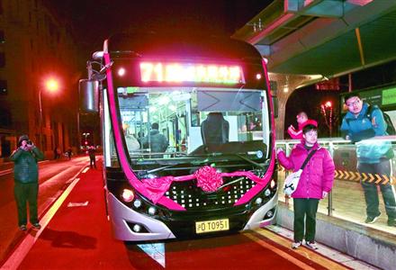 “介丑朋”BOBBY表演 RAP魅力满分 刘在石穿老虎短裤隔空示意GD|ayx官方网站(图3) 爱游戏(ayx)中国官方网站