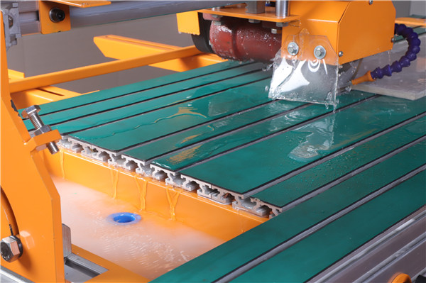 Lady Gaga发布会上公开纹身 后脑勺上纹天使|ayx官方网站(图3) ayx官网