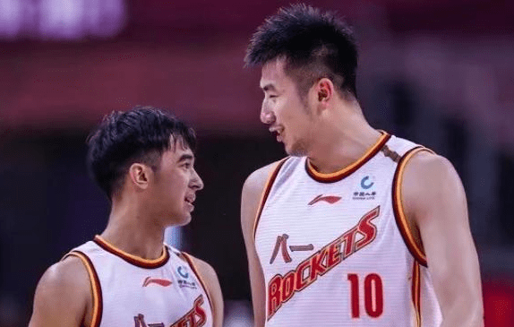 【ayx官方网站】
中国男篮8冠王遣散在即!全队退役!5大球星遭哄抢 广东该脱手了(图7) 【ayx官方网站】
中国男篮8冠王遣散在即!全队退役!5大球星遭哄抢 广东该脱手了(图7)